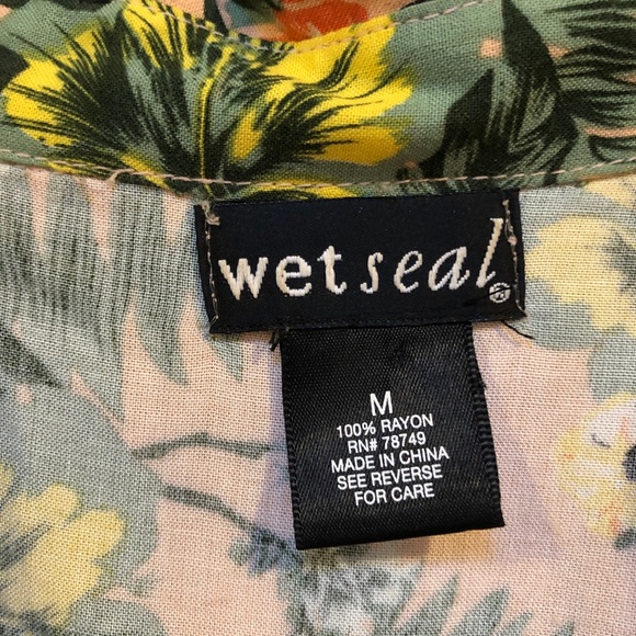 Wet Seal  sleeveless blouse Rayon multicolored - Picture 3 of 5